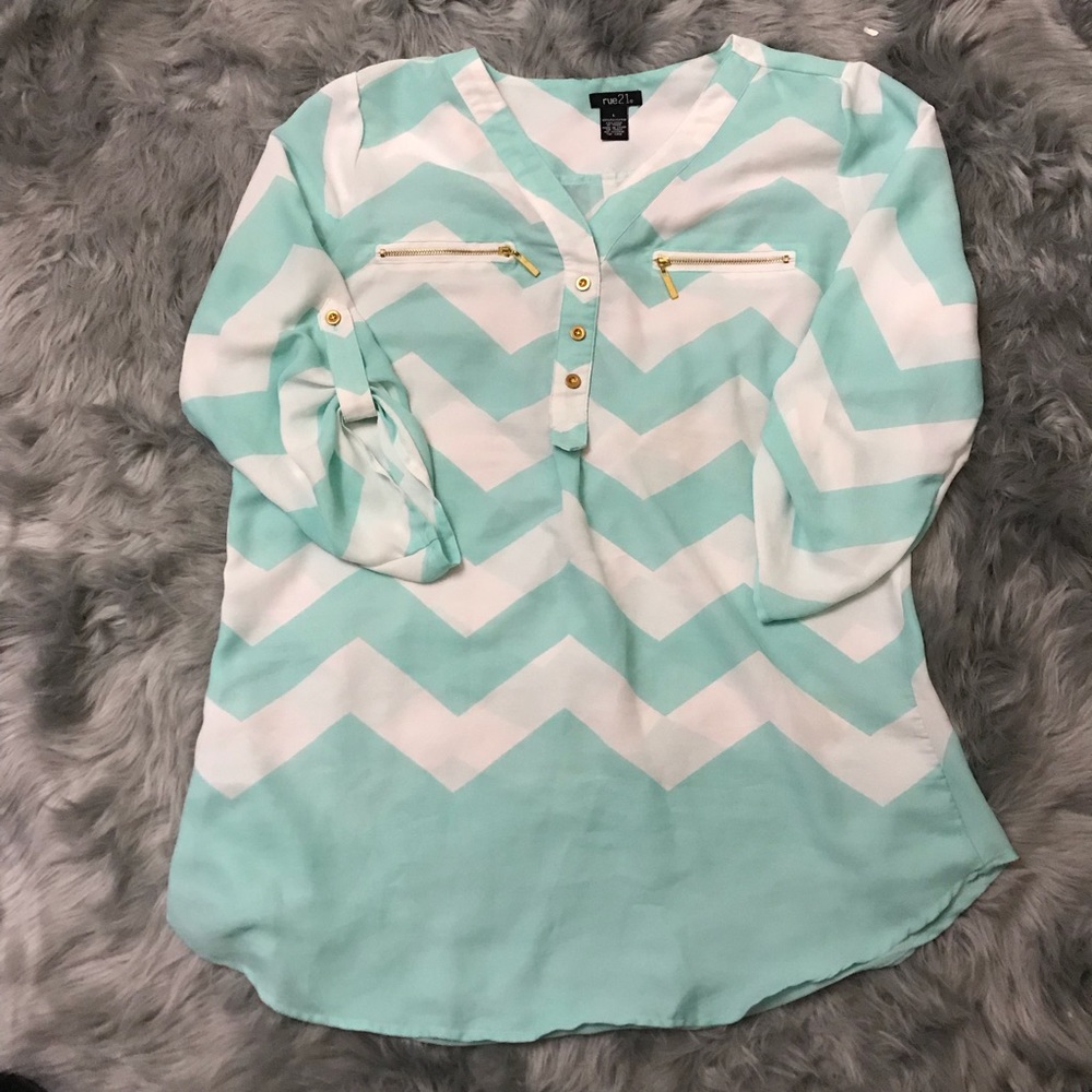 RUE 21 CHEVRON PRINT BLOUSE